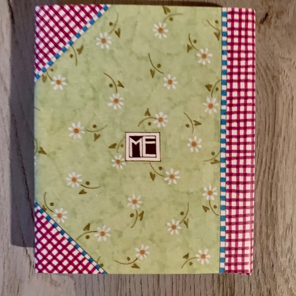 Mary Engelbreit Mini Book “She who loves a garden” - Picture 4 of 4